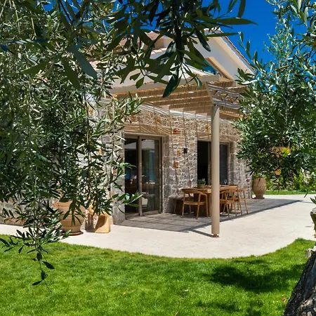 Magganas Villa *